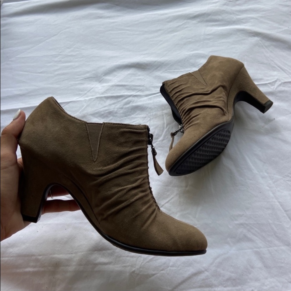 ❣️Aerosoles Brown Suede Heeled Ankle Boots❣️